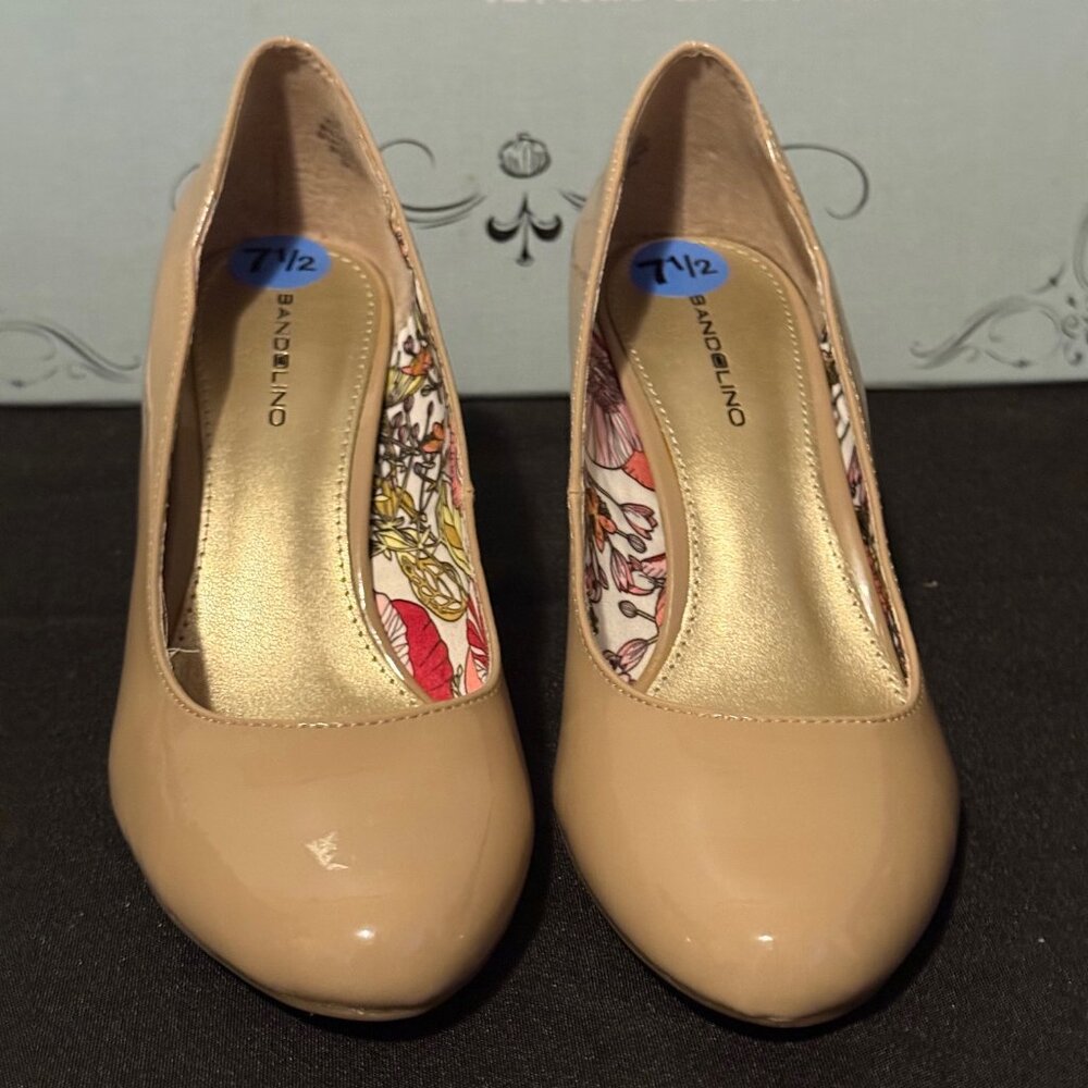 Bandolino BD7 Cheers Faux Patent Pumps size 7.5